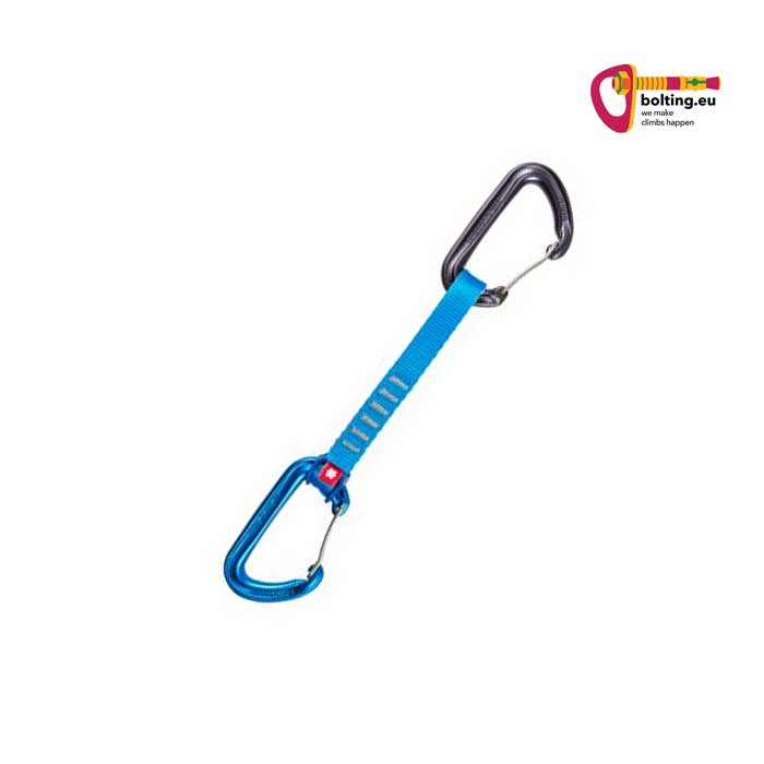 Blaue Ocun Expresschlinge schräg auf weißem Hintergrund.