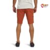 Modell mit einer orange-roten Black Diamond Men´s Valley Short von der Rückseite.