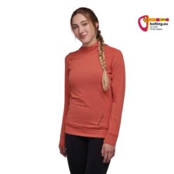 Modell mit rosa Black Diamond Woman´s Alpenglow Hoody Kletter von der Vorderseite.