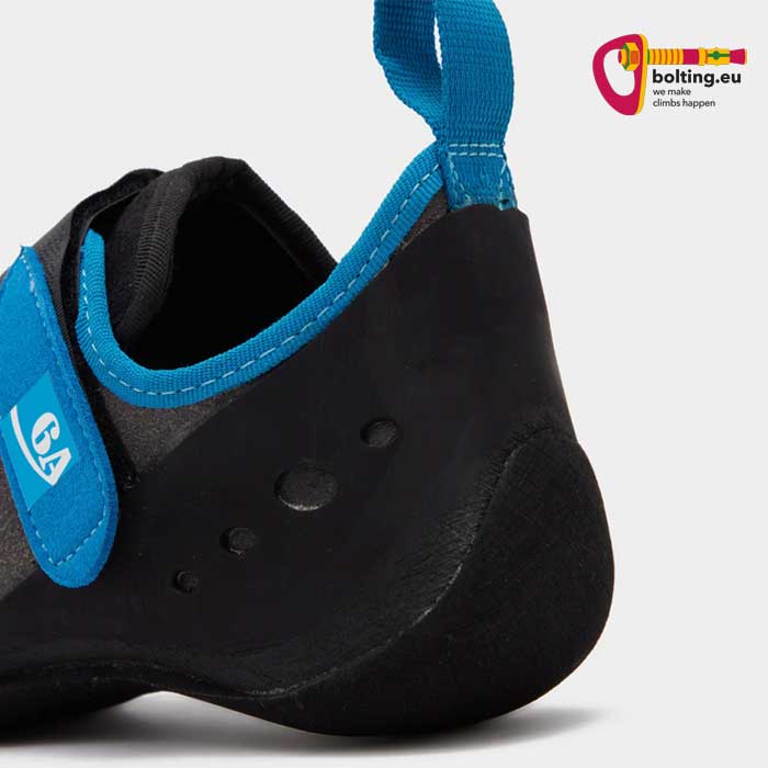 Detailaufnahme des EB Prime Kletterschuhs mit seiner Ferse und Anziehschlaufe.