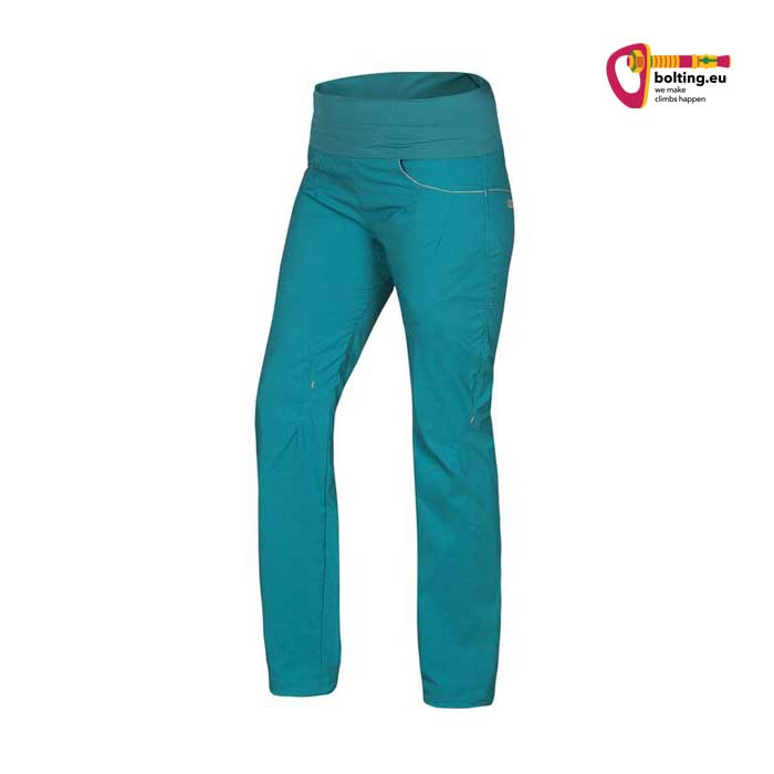 Türkise Ocun Noya Pant Damen Kletterhose schräg von der Vorderseite vor weißem Hintergrund.