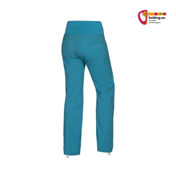 Türkise Ocun Noya Pant Damen Kletterhose schräg von der Rückseite vor weißem Hintergrund.