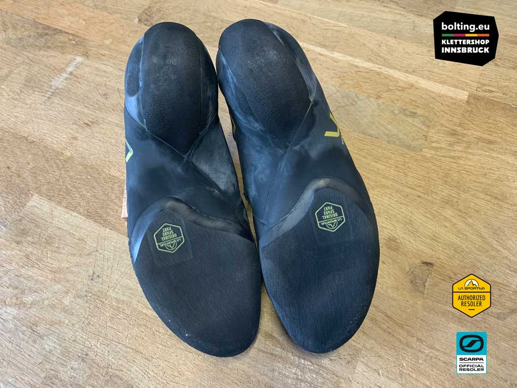 Unterseite eines Paar Kletterschuhe mit beuer Sohle und Official SPare Part Stempel von La Sportiva.
