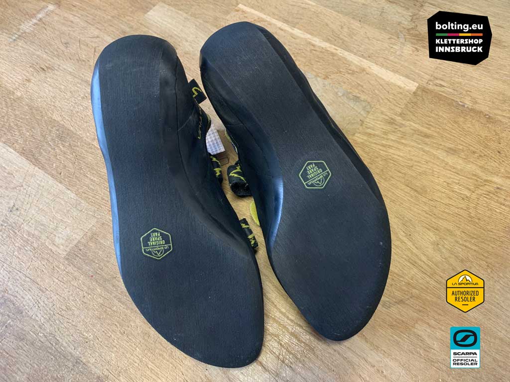 Unterseite eines Paar Kletterschuhe nach der Besohlung im Klettershop Innsbruck.