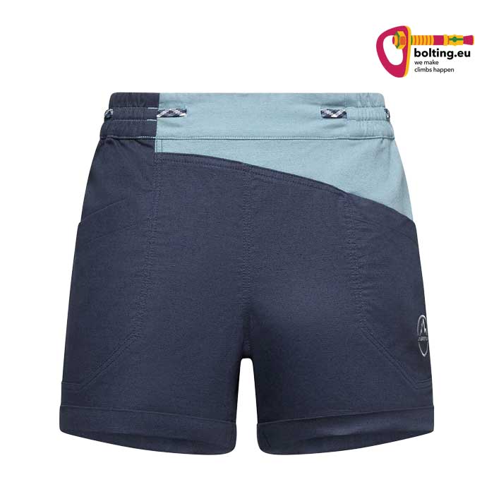 Hell- und dunkelblaue La Sportiva Bolt Short Woman von vorne vor weißem Hintergrund.