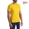 Modell mit gelbem La Sportiva Klettershirt.