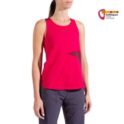 Modell mit rot rosanem La Sportiva Kletter Tank Top von der Rückseite.