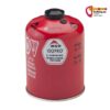 Rote MSR IsoPro Gaskartusche mit 450 Gramm auf weißem Hintergrund.