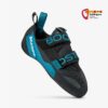 Blau schwarzer Scarpa Boostic Kletterschuh von der Seite mit zwei Velcro Verschlüssen und Markenname.