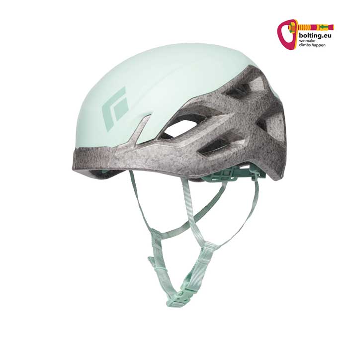 Sanft grünlicher Black Diamond Vision Kletterhelm auf weißem Hintergrund.