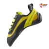 Gelb schwarzer La Sportiva Miura Kletterschuh schräg im Bild von der Seite.