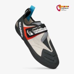 Schwarz - weiß - roter Scarpa Origin VS Hallenkletterschuh von schräg oben.