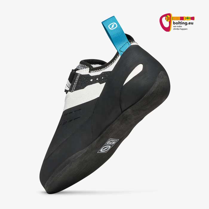 Schwarz weisser Damen Hallenkletterschuh von Scarpa von der schrägen Unterseite.