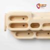 Linke Seite eines YY Hangboards aus hellem Holz.