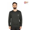 Schwarzhaariges Modell mit titanfärbigem Chillaz Hokkaido Ropes Kletter Longsleeve von vorne.