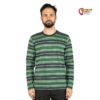 Schwarzhaariges Modell mit Bart und einem grünen Chillaz Porto Allover Stripes Kletterpulli von vorne.
