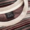 Detail eines sandfarbenen Chillaz Porto Allover Stripes mit Halspartie und Label.