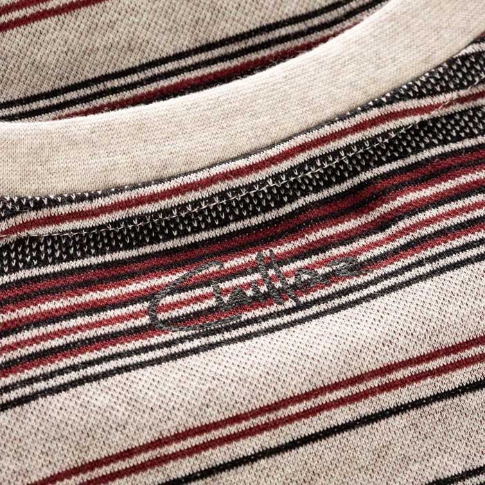 Detail eines sandfarbenen Chillaz Porto Allover Stripes mit Logo.