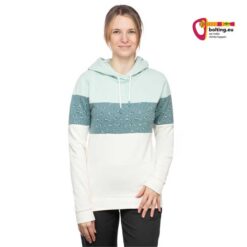 Modell in grün weißem Chillaz Damen Sweater mit Kapuze von der Vorderseite.