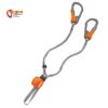 Ein Petzl Scorpio Eashook Klettersteigset schräg vor weißem Hintergrund.