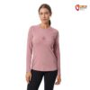 Modell mit rosa Crazy Damen Langarm Klettershirt von vorne.