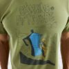 Aufdruck auf einem E9 Bouldershirt mit Kletterer der eine Caffeekanne am Rücken trägt.