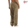 Modell mit hellbrauner E9 Bia VS Boulderhose von der Rückseite.