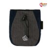 Ein E9 Drop VS Chalkbag mit grau-blauem Stoff vor weißem Hintergrund.