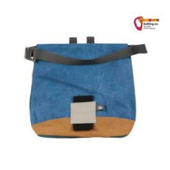 Braun - blauer E9 Gulp Boulderbag von der Rückseite mit Bürstenhalterung.