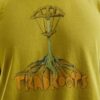 Aufdruck aus Baumwurzel, einem Klemmgerät und Tradroosts Schriftzug am E9 Roots Bouldershirt.